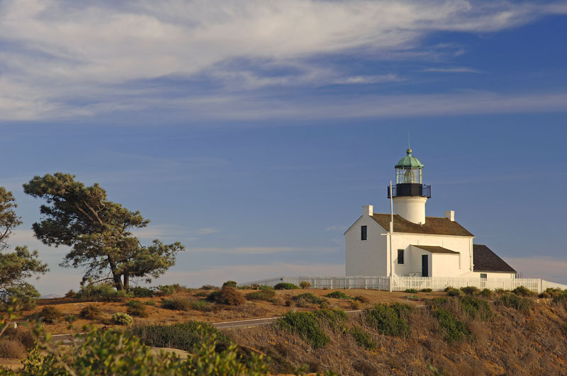 https://www.sandiegocommunitysearch.com/wp-content/uploads/2020/01/old-ptloma-light_6785_r2.jpg